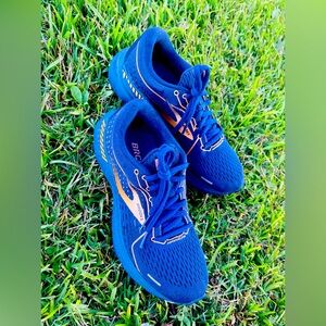 Brooks Adrenaline 21 Running Shoe Women 6.5